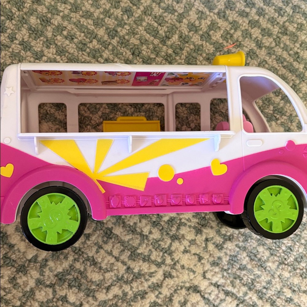 Shopkins Dolls and toys with accessories - Picture 7 of 8